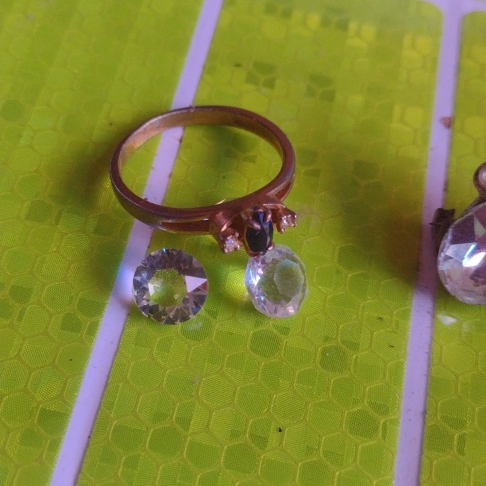 Ring/Lab Diamonds/Pin - Picture 4 of 5